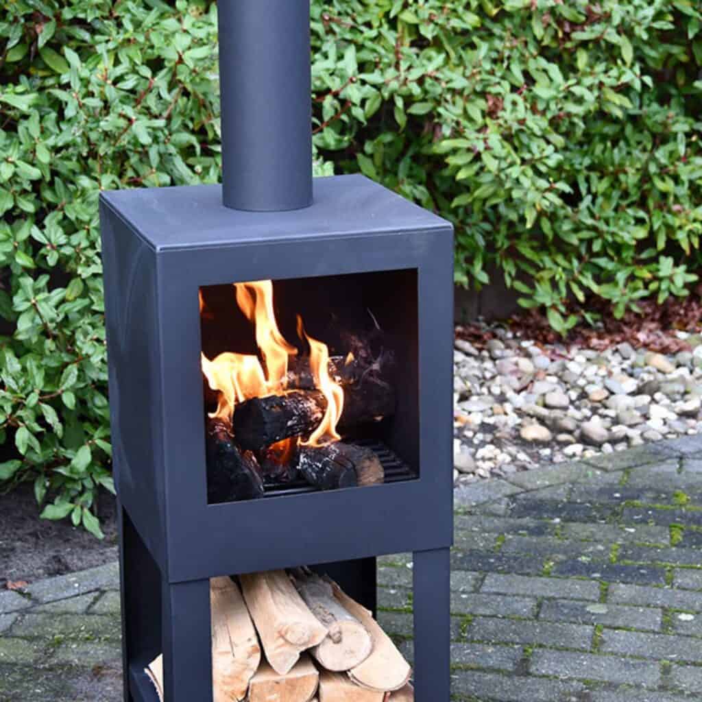 FF410-3-terrassvarmare-svart-vedforvaring-esschert-design-tradgard