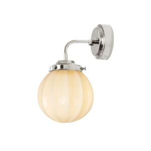 Tänd badrumslampa Marit i nickel med beige opalglas och varmt ljus