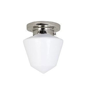 Närbild på badrumslampa SIGNE från Strömshaga i nickel och vitt opalglas. Lampan har en tidlös design med droppformat glas och en förnicklad metallbas. Perfekt för badrum och uterum.
