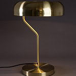 Bordslampa ECLIPSE i mässing från Dutchbone med en modern design och elegant form, fotograferad mot en mörk bakgrund.