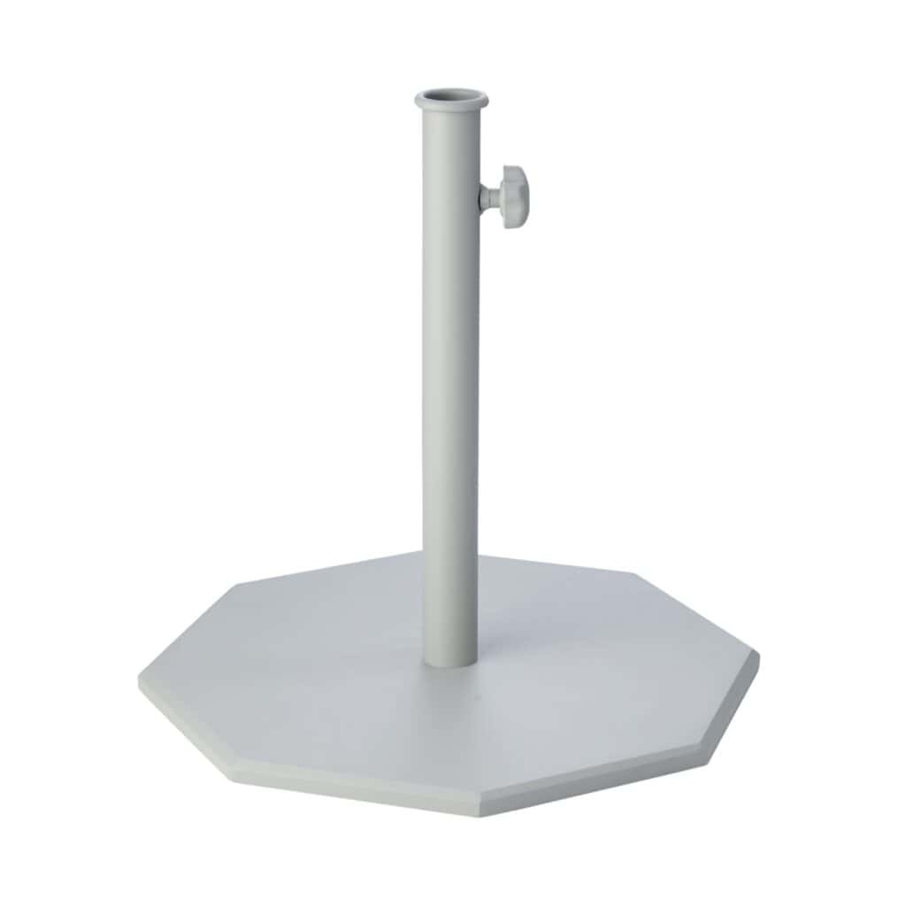 Ljusgrå parasollfot från Brafab i oktagonal design med ett robust rör och skruvfäste för extra stabilitet. Perfekt för tunnare parasollstänger.