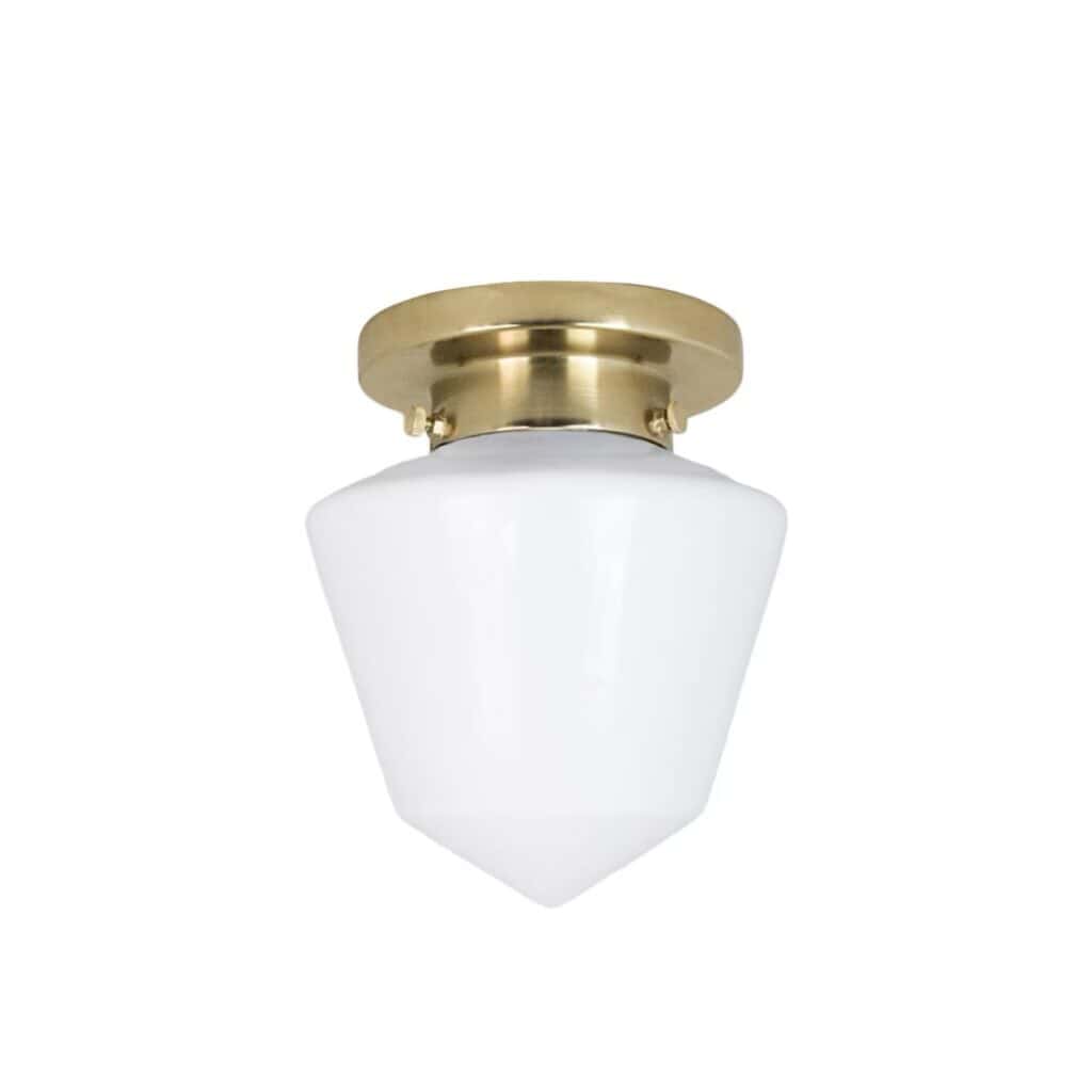 Badrumslampa tak Signe med mässingsfäste och opalvitt glas från Strömshaga – klassisk plafond i tidlös design för badrum