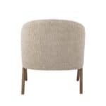 Camino fåtölj i beige teddyklädsel från Bloomingville, sedd bakifrån med ben i mörk rubberwood.