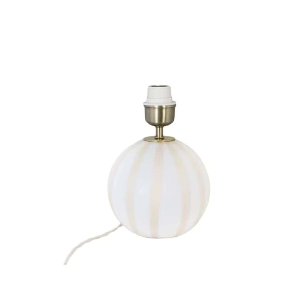 Lampfot Alba Opal Beige/Vit från Strömshaga i munblåst glas med beigea ränder och tvinnad textilkabel, utan lampskärm.