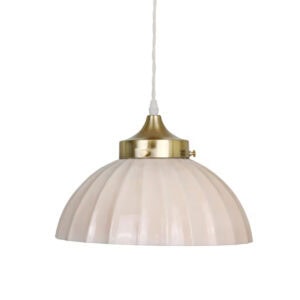 Taklampa Irma i beige opalglas med mässingsfäste, Ø30 cm