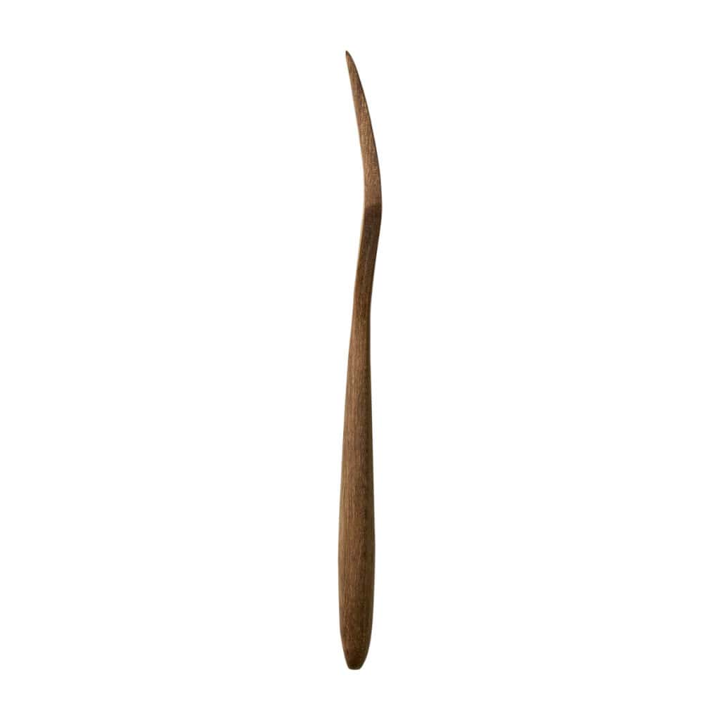 TRULS stekspade i akaciaträ sedd från sidan – visar den eleganta böjda formen.