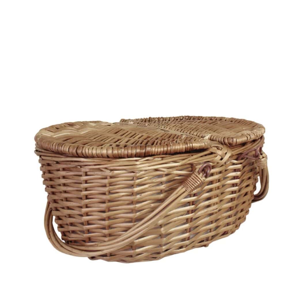 Picknickkorg i pil med lock stängt, modell Ina 39 cm
