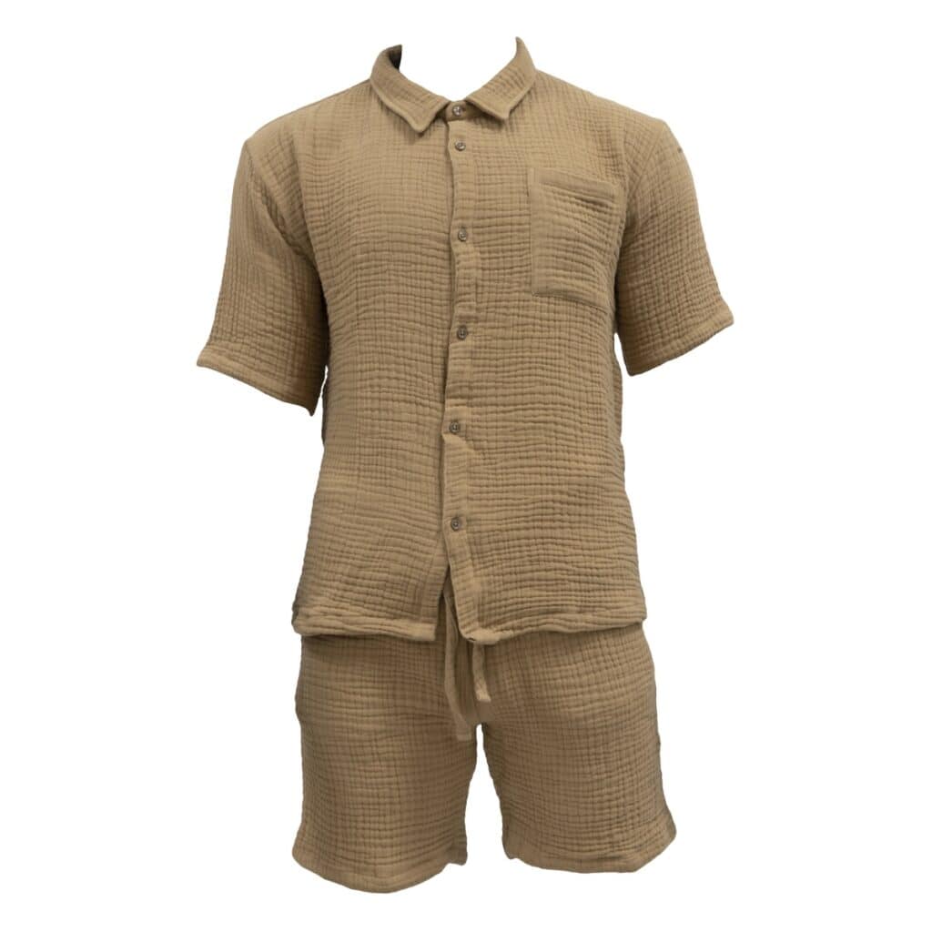 Pyjamas NICOLA i nougat i 100% bomullsmuslin med kortärmad skjorta och shorts