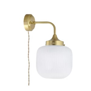 Vägglampa ELI i mässing med vitt frostat glas, släckt