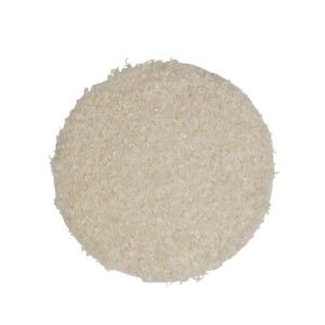 Rund sittdyna Ludde i offwhite fårskinnsimitation från Fondaco, 40 cm i diameter, med mjuk och fluffig struktur.